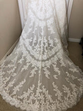 Load image into Gallery viewer, Pronovias &#39;Barcelona&#39; size 6 used wedding dress back view of train
