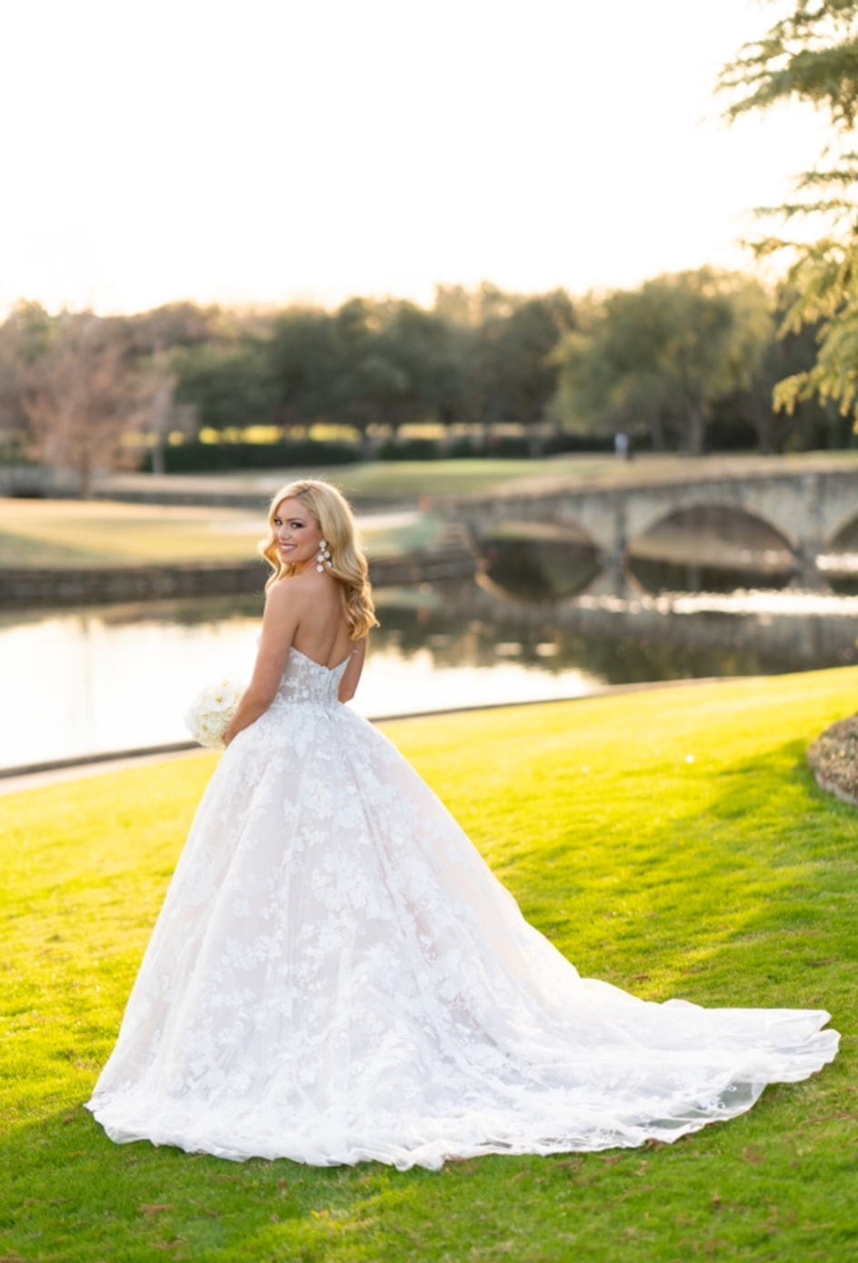 Monique Lhuillier 'Easton' wedding dress size-04 PREOWNED