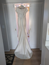 Load image into Gallery viewer, Justin Alexander &#39;Fiona&#39; wedding dress size-08 PREOWNED
