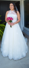 Load image into Gallery viewer, Vera Wang White &#39;illusion floral WHITE by Vera Wang&#39; wedding dress size-10 PREOWNED
