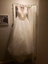 Load image into Gallery viewer, Da vinci &#39;50490&#39; wedding dress size-14 PREOWNED
