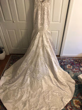 Load image into Gallery viewer, Cielo  &#39;AA8870&#39; wedding dress size-04 NEW
