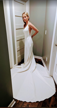 Load image into Gallery viewer, Blue by Enzoani &#39;Nelia&#39; wedding dress size-06 NEW
