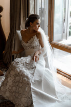 Load image into Gallery viewer, Oscar de la Renta &#39;BRIDAL COLLECTION SPRING 2018 LOOK 4&#39; wedding dress size-04 PREOWNED

