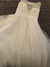Load image into Gallery viewer, Ellis Bridal &#39;18027&#39; wedding dress size-08 PREOWNED
