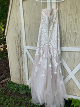 Load image into Gallery viewer, Essence Of Australia &#39;Moscato 6257&#39; size 6 used wedding dress back view on hanger
