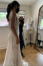 Load image into Gallery viewer, Daughters of Simone &#39;O&#39; Keeffe&#39; wedding dress size-02 NEW
