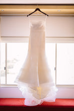 Load image into Gallery viewer, Vera Wang &#39;Georgina&#39; size 6 used wedding dress front view on hanger

