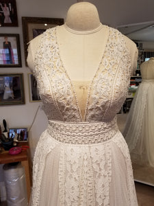 Chic Nostalgia 'Echo' size 4 new wedding dress front view of busline