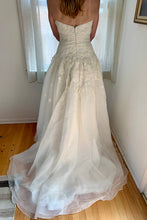 Load image into Gallery viewer, Melissa Sweet &#39;RN182558&#39; wedding dress size-08 PREOWNED
