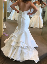 Load image into Gallery viewer, Essense of Australia &#39;D2202&#39; wedding dress size-04 PREOWNED
