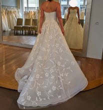 Load image into Gallery viewer, Carolina Herrera &#39;Anouk&#39; wedding dress size-02 PREOWNED

