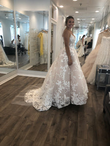 Monique Lhuillier 'Maeve' wedding dress size-06 NEW
