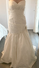Load image into Gallery viewer, Piccione &#39;923543&#39; wedding dress size-02 NEW
