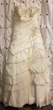 Load image into Gallery viewer, Mori Lee &#39;Ivory&#39; size 2 used wedding dress back view on hanger
