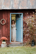 Load image into Gallery viewer, Allure Bridals &#39;Johnny&#39; wedding dress size-16 PREOWNED
