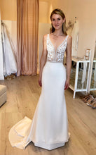 Load image into Gallery viewer, Mikaella &#39;Style #2297&#39; wedding dress size-00 NEW
