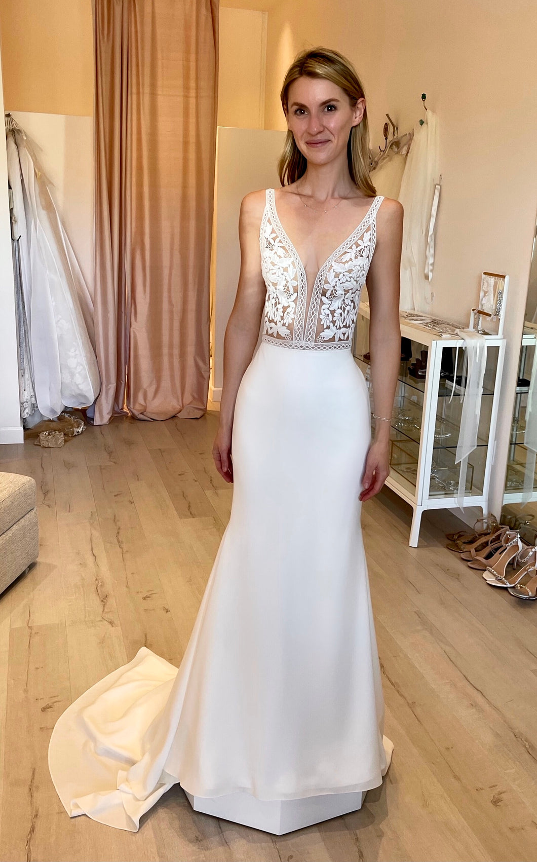 Mikaella 'Style #2297' wedding dress size-00 NEW