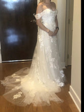 Load image into Gallery viewer, Madi Lane &#39;Elora&#39; wedding dress size-06 NEW
