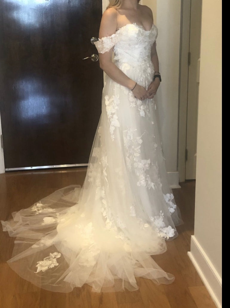 Madi Lane 'Elora' wedding dress size-06 NEW