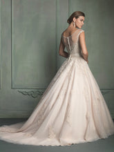 Load image into Gallery viewer, Allure Bridals &#39;9114&#39; size 2 used wedding dress back view on model
