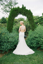 Load image into Gallery viewer, Monique Lhuillier &#39;Katia&#39; - Monique Lhuillier - Nearly Newlywed Bridal Boutique - 3

