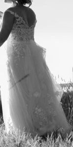  '0000' wedding dress size-20 PREOWNED