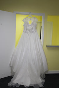 unknown 'NA' wedding dress size-18 PREOWNED