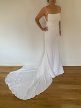 Load image into Gallery viewer, Alyssa Kristin &#39;Natalie&#39; wedding dress size-06 NEW

