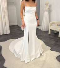 Load image into Gallery viewer, Alyssa Kristin &#39;Natalie&#39; wedding dress size-08 PREOWNED
