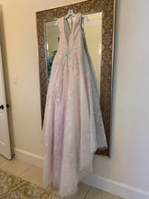Load image into Gallery viewer, Oleg Cassini &#39;V Neck&#39; size 4 new wedding dress back view on bride
