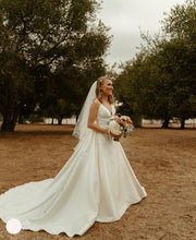 Load image into Gallery viewer, Watters &#39;Tatum&#39; wedding dress size-04 PREOWNED
