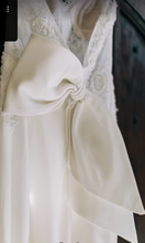 Load image into Gallery viewer, Jude Jowilson &#39;Custom&#39; wedding dress size-04 PREOWNED
