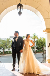Mia Solano 'Delanie' wedding dress size-00 PREOWNED