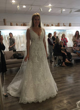 Load image into Gallery viewer, Aire Barcelona &#39;Empire&#39; wedding dress size-08 PREOWNED
