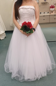 David's Bridal 'T8017' wedding dress size-02 NEW