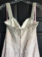 Load image into Gallery viewer, Da Vinci &#39;31E50353&#39; size 6 new wedding dress back view on hanger
