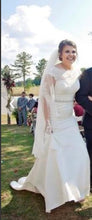 Load image into Gallery viewer, David&#39;s Bridal  &#39;Illusion Lace&#39; size 12 new wedding dress front view on bride
