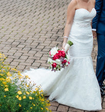 Load image into Gallery viewer, Justin Alexander &#39;Lace Mermaid&#39; size 6 used wedding dress side view on bride
