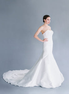 Jaclyn Jordan 'Marie' size 8 sample wedding dress side view on model