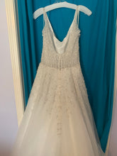 Load image into Gallery viewer, Enaura &#39;Aurora&#39; wedding dress size-12 NEW
