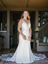 Load image into Gallery viewer, Martina Liana &#39;1025&#39; wedding dress size-14 PREOWNED
