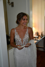 Load image into Gallery viewer, Liz martinez &#39;Holly&#39; wedding dress size-00 NEW
