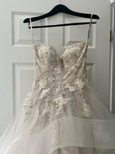 Load image into Gallery viewer, Monique Lhuillier &#39;BL1518&#39; wedding dress size-06 PREOWNED
