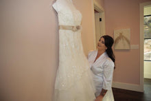 Load image into Gallery viewer, David&#39;s Bridal &#39;Na&#39; wedding dress size-12 PREOWNED
