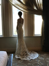 Load image into Gallery viewer, Amsale &#39;Amber&#39; wedding dress size-00 PREOWNED
