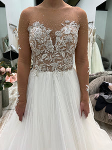 Milla Nova 'Paris' wedding dress size-06 NEW