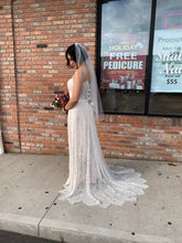 Load image into Gallery viewer, Chic Nostalgia &#39;601200239&#39; wedding dress size-04 NEW
