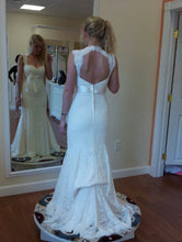 Load image into Gallery viewer, Mikaella &#39;CA05313&#39; wedding dress size-06 PREOWNED
