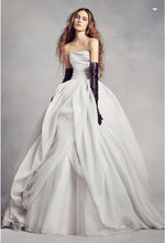 Load image into Gallery viewer, Vera Wang White &#39;Textured Organza&#39; size 8 used wedding dress front view on model

